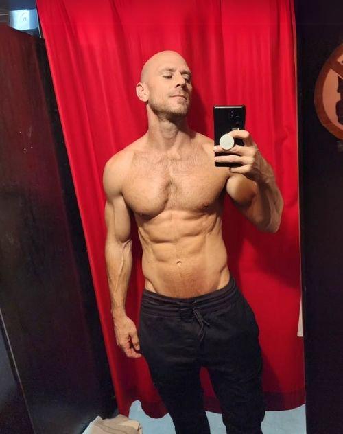 Model Johnny Sins